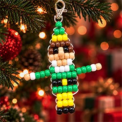 Free pony bead Christmas elf pattern with easy instructions for making an elf keychain or handmade Christmas ornament.
