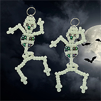 Make this spooky fun beaded skeleton key chains - Beaded Halloween Keychain
